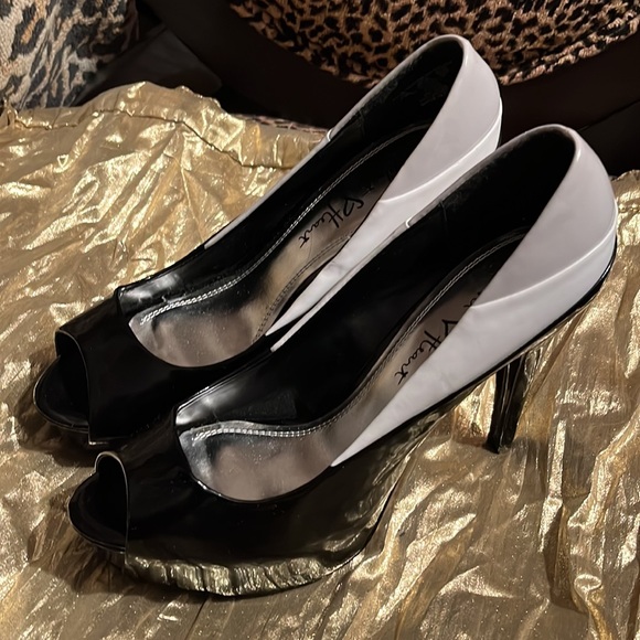 3 colors, black, grey and white - Picture 3 of 10